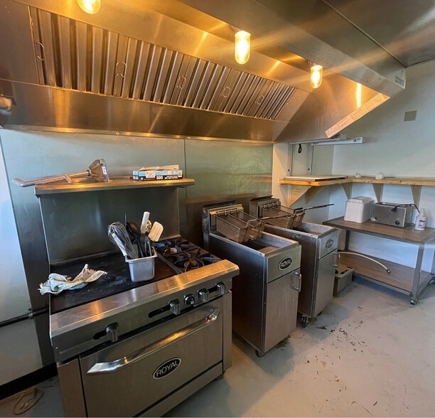 More Photos Of 304 Main Street, Calvert Restaurant For Sale