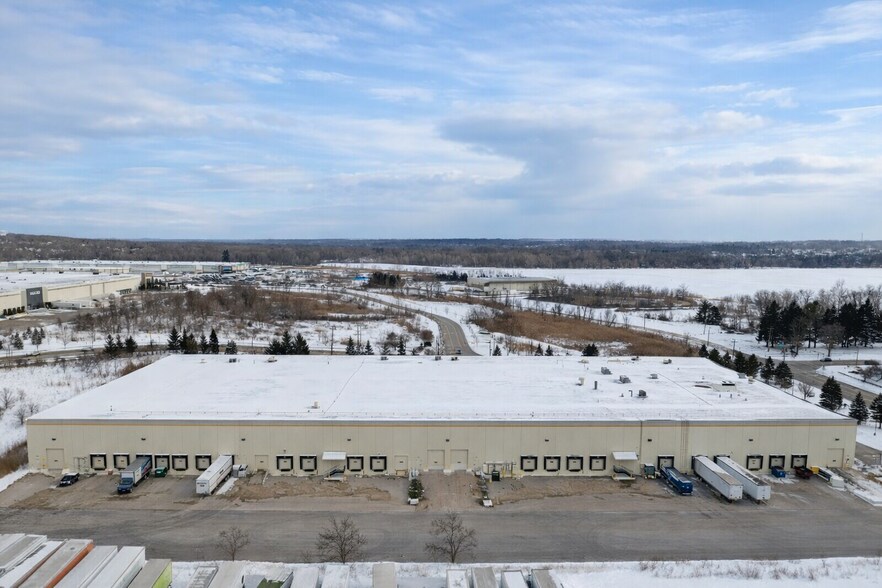 More Photos Of 7905 Cochran Rd, Solon Distribution For Lease