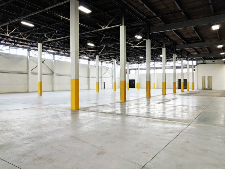 More Photos Of 5700 49th St, Maspeth Warehouse For Lease