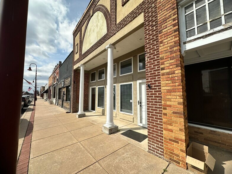 More Photos Of 220 E Main St, Gentry Storefront Retail Office For Lease