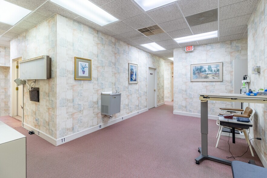 More Photos Of 1421 Ross Dr, Dalton Office For Sale