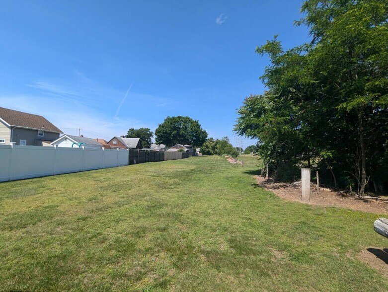 More Photos Of 21 Pommenville St, Pawtucket Warehouse For Sale