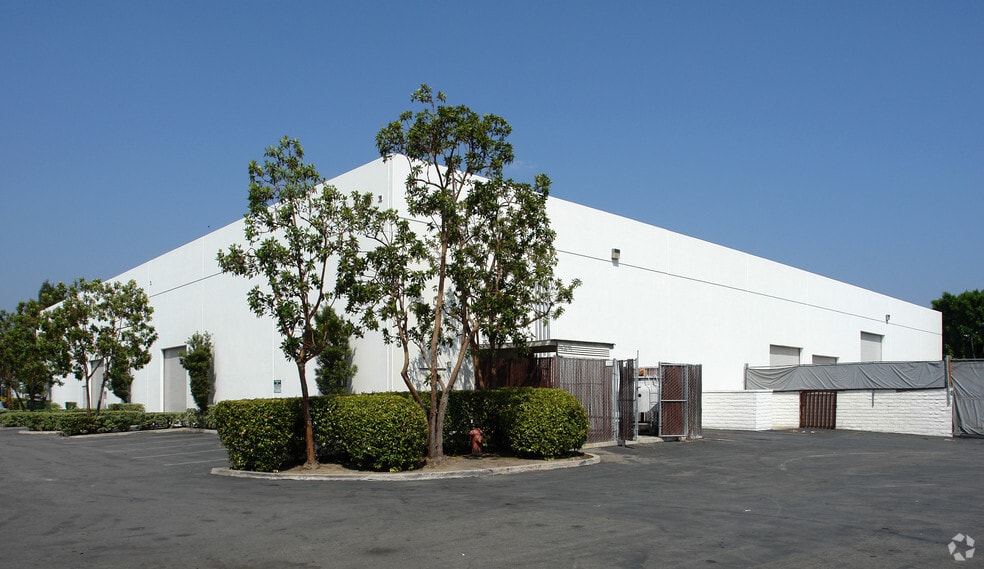 More Photos Of 1402 Morgan Cir, Tustin Distribution For Lease