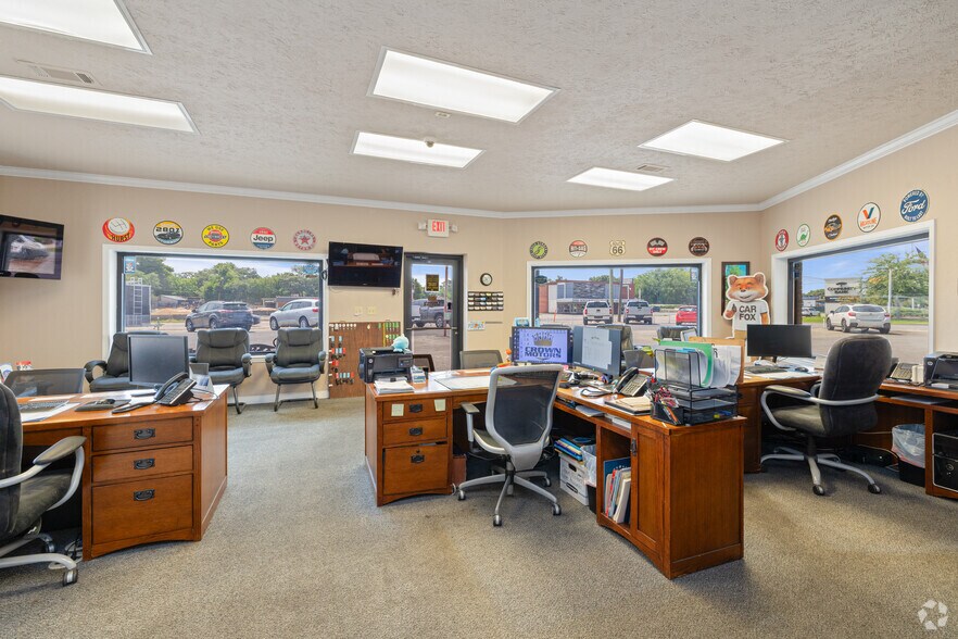 More Photos Of 500 Eglin Pky, Fort Walton Beach Auto Dealership For Sale