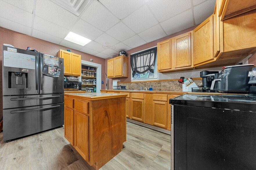 More Photos Of 1020 E Jefferson Ave, Whitney Light Distribution For Sale