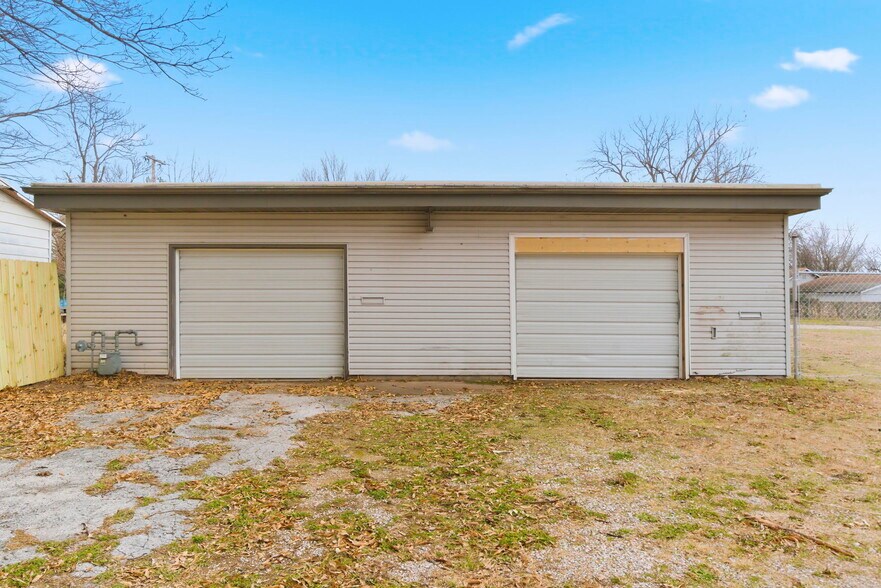 More Photos Of 1424 E Florida St, Springfield Light Manufacturing For Lease