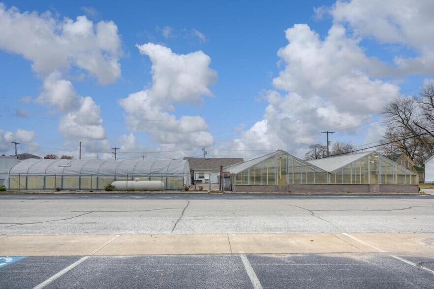 More Photos Of 103 E 9th St, Lamar Specialty For Sale