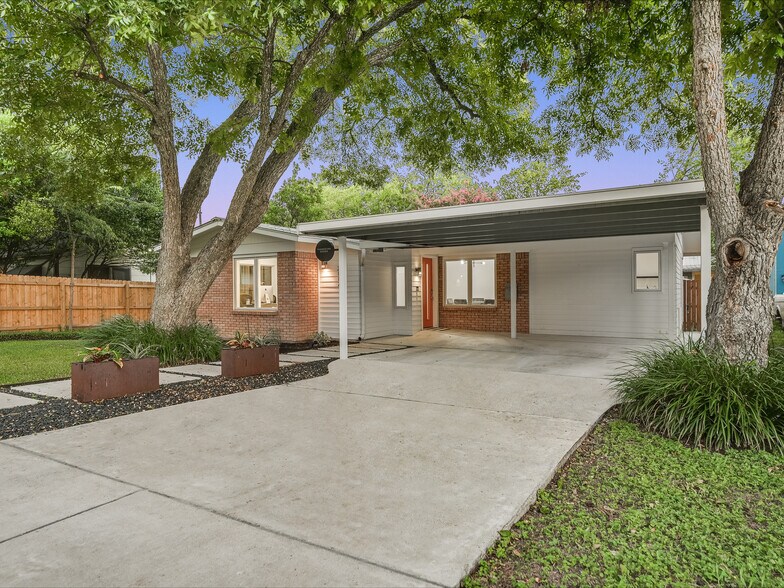 More Photos Of 2117 Shoalmont Dr, Austin Office Residential For Sale