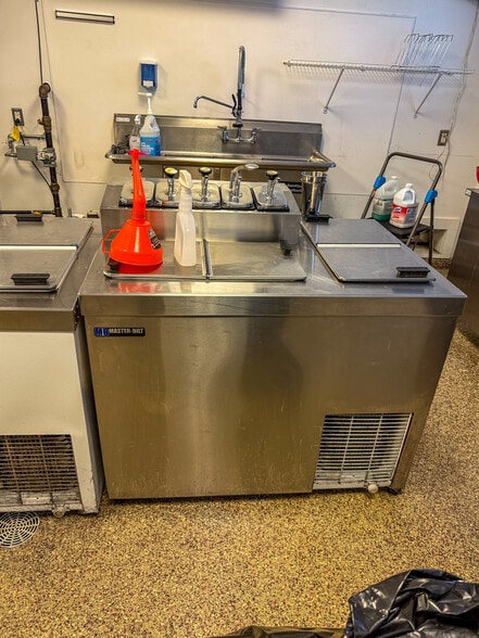 More Photos Of 150 Chelsea Harbor Dr, Norwich Restaurant For Lease