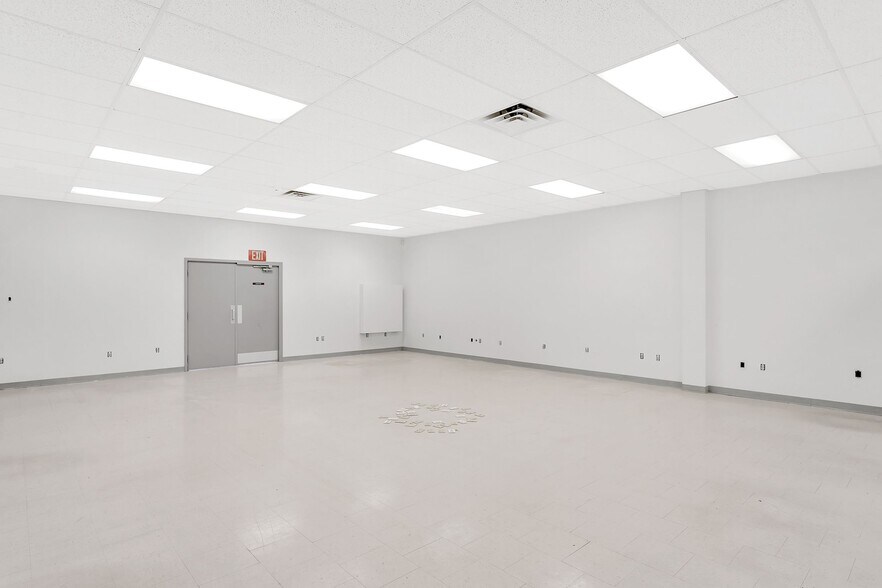 More Photos Of 6 Four Coins Dr, Canonsburg Light Distribution For Lease