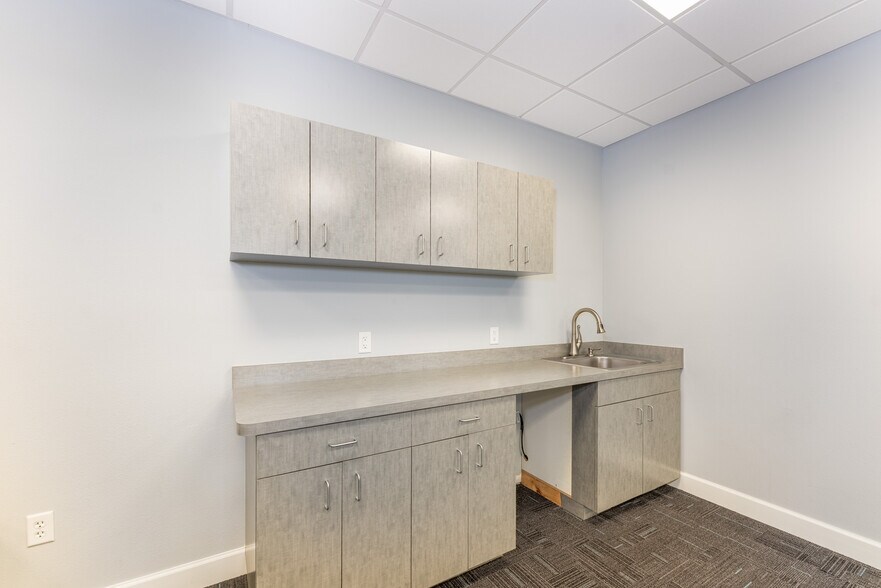 More Photos Of 1 S School Ave, Sarasota Medical For Lease