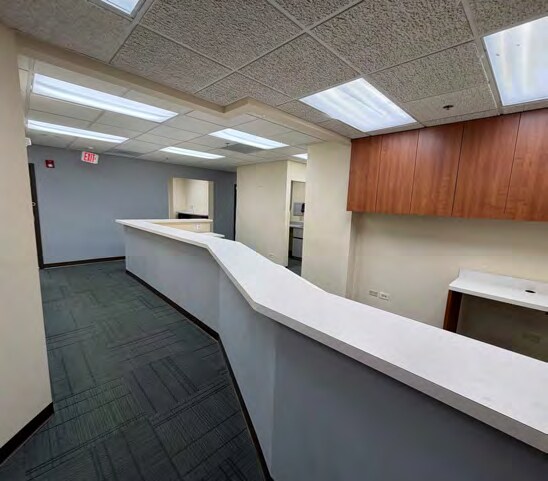 More Photos Of 511-515 Thornhill Dr, Carol Stream Medical For Sale