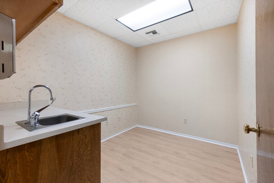 More Photos Of 361-397 N San Jacinto St, Hemet Medical For Sale