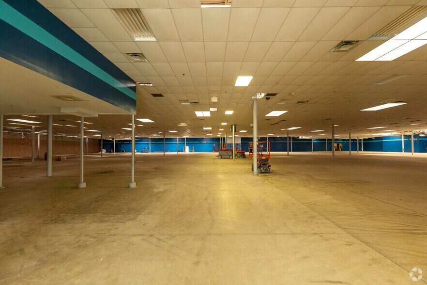 More Photos Of 1430-1540 E Golf Rd, Schaumburg Unknown For Lease