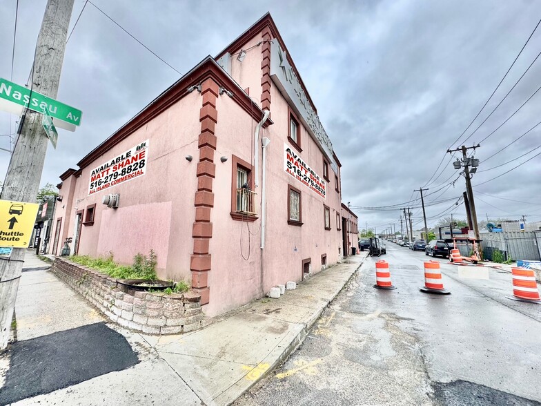 More Photos Of 81 Sheridan Blvd, Inwood Warehouse For Sale