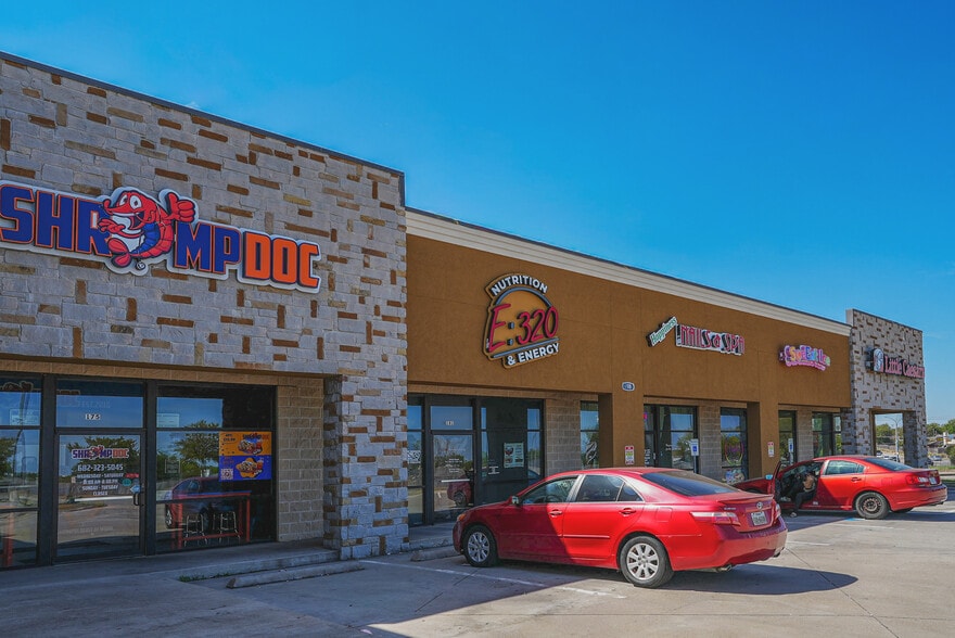 More Photos Of 710 E Sublett Rd, Arlington Unknown For Lease