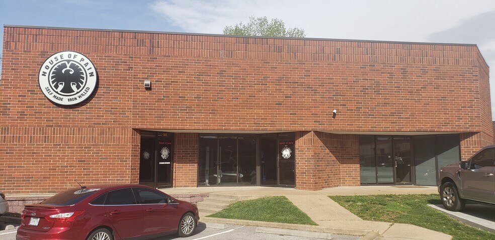 Primary Photo Of 251-253 Chesterfield Industrial Blvd, Chesterfield Warehouse For Sale