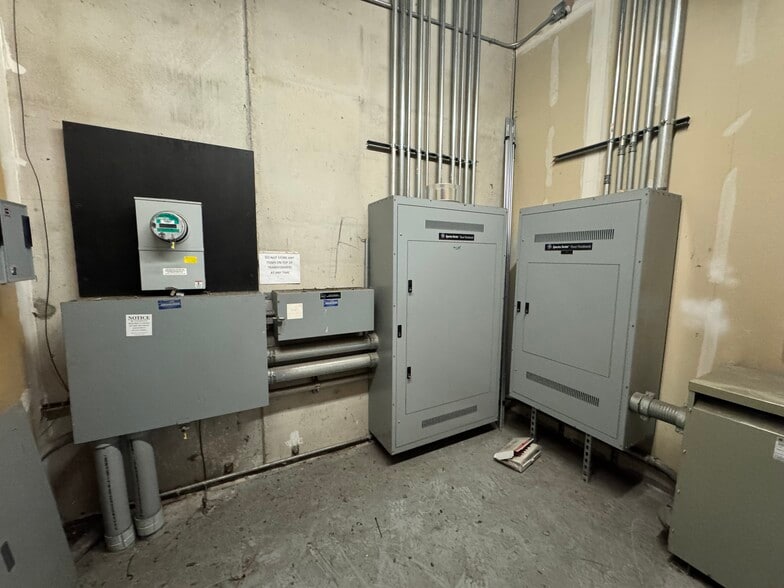 More Photos Of 133 Bauer Dr, Oakland Warehouse For Sale