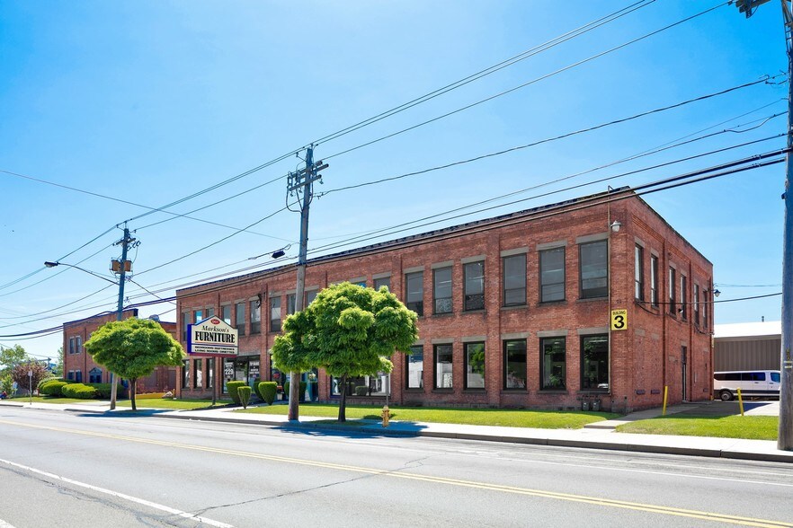 More Photos Of 961-1029 Lyell Ave, Rochester Showroom For Lease