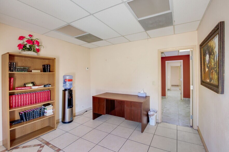 More Photos Of 4496 N Black Canyon Fwy, Phoenix Office Residential For Sale