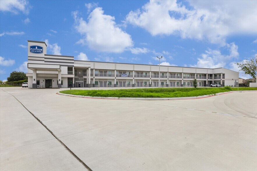 Primary Photo Of 6424 Queenston Blvd, Houston Hotel For Sale