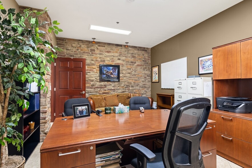 More Photos Of 1 Hedstrom Dr, Ashland Warehouse For Lease