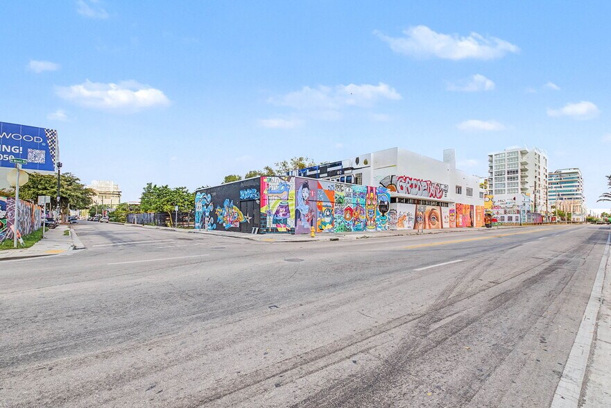 More Photos Of 2500 N Miami Ave, Miami Light Distribution For Sale