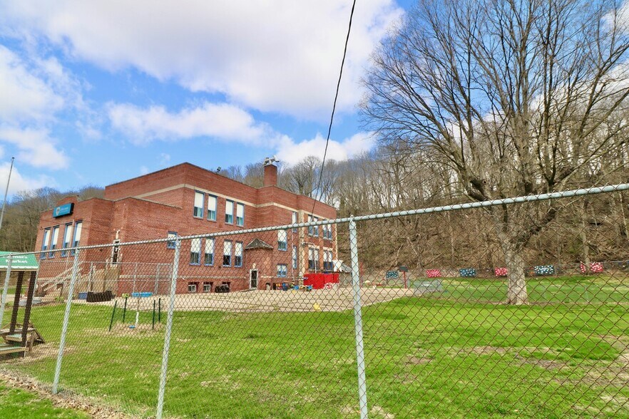 More Photos Of 715 W Locust St, Dubuque Office Residential For Sale