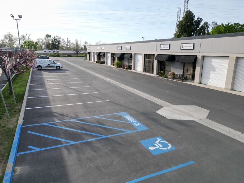 More Photos Of 2015 Westwind Dr, Bakersfield Warehouse For Lease