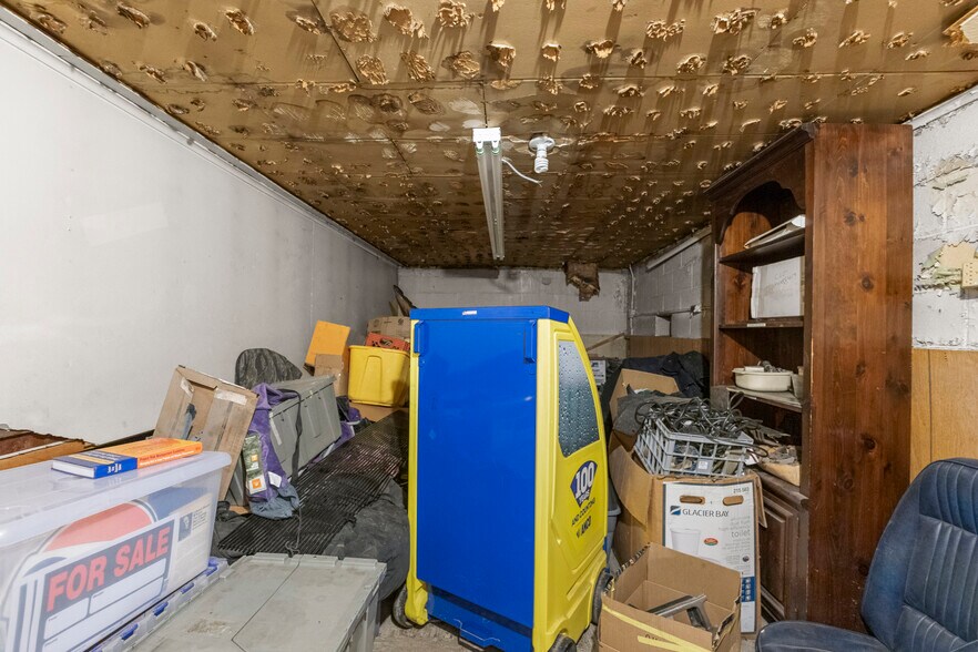 More Photos Of 17310 E 9 Mile Rd, Eastpointe Freestanding For Sale