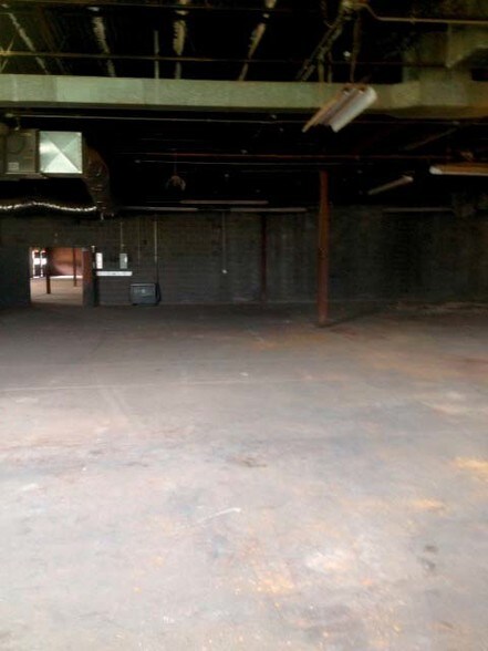 More Photos Of 1218 Ward St, High Point Manufacturing For Lease