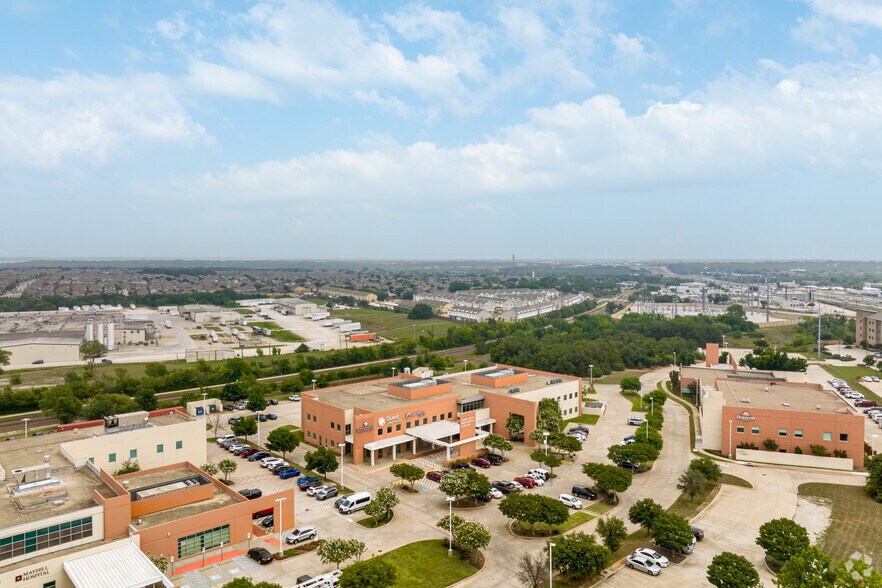 More Photos Of 2817 S Mayhill Rd, Denton Medical For Lease