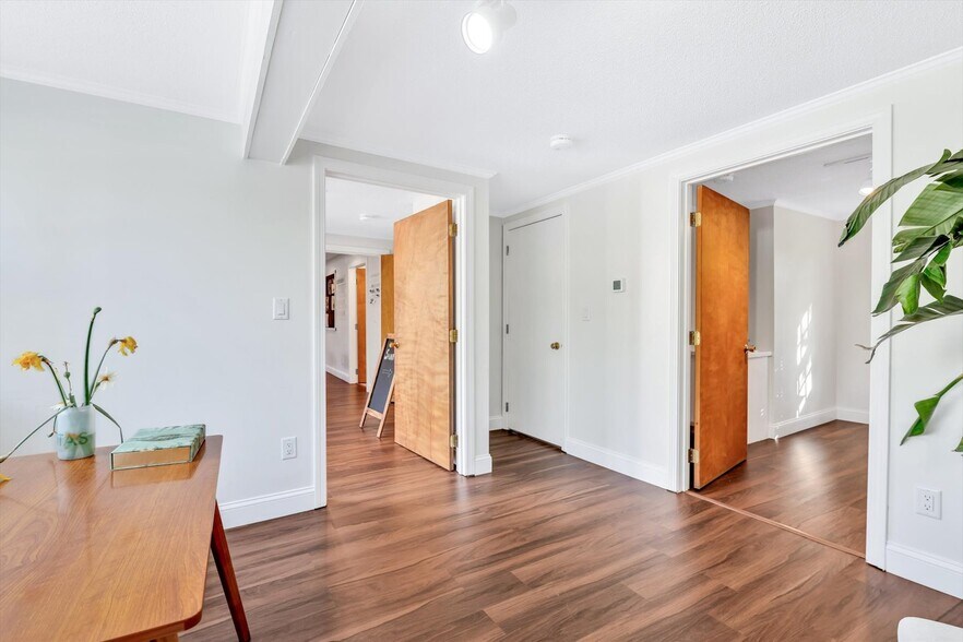 More Photos Of 1049 Main St, West Barnstable Medical For Sale