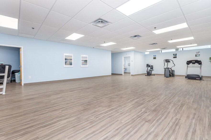More Photos Of 18 Cedar St, Newington Storefront Retail Office For Lease
