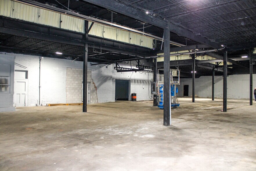 More Photos Of 5143 Bellevue St, Detroit Distribution For Sale