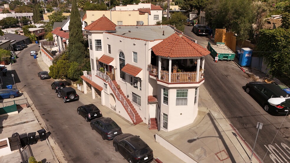 Primary Photo Of 3303 Hamilton Way, Los Angeles Apartments For Sale