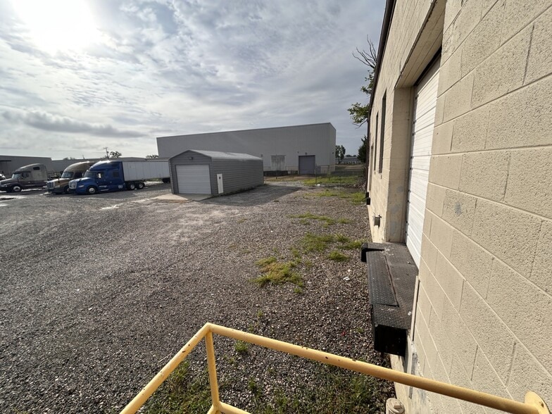 More Photos Of 1408 Gordon Ave, Richmond Warehouse For Lease