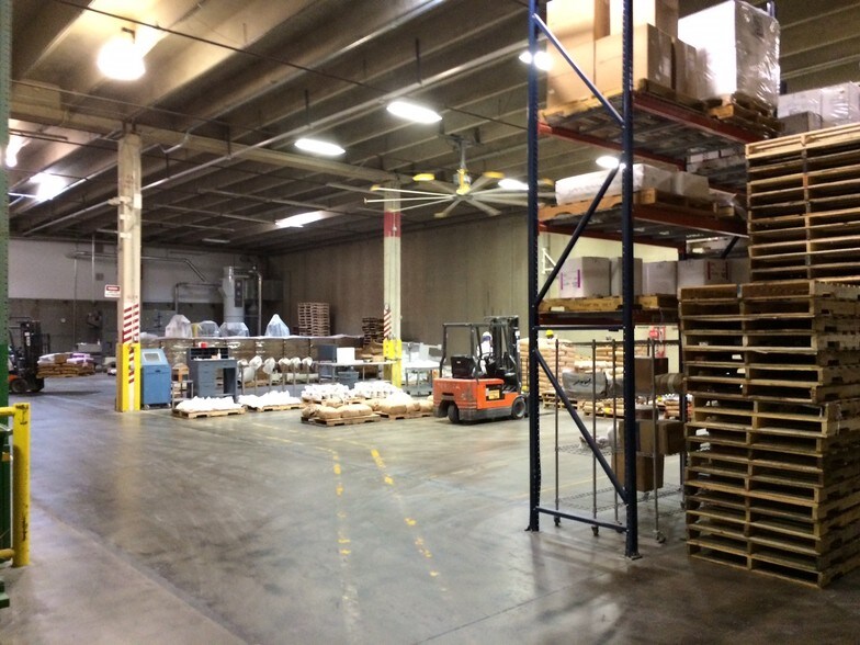 More Photos Of 816 E Funston St, Wichita Warehouse For Lease