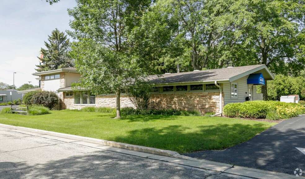 More Photos Of 718 Park Ave, Beaver Dam Office For Sale