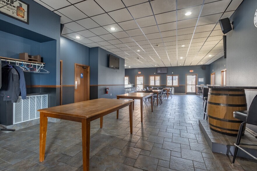 More Photos Of 740 Washington St, Wausau Bar For Sale