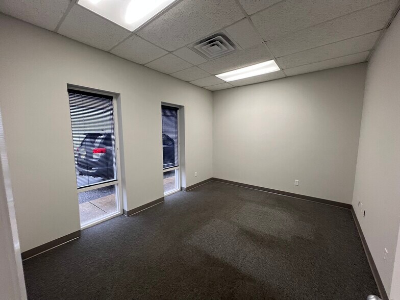 More Photos Of 4952 Tufts Rd, Mobile Warehouse For Lease