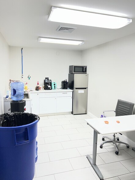 More Photos Of 415 Flint Ave, Albany Office For Sale