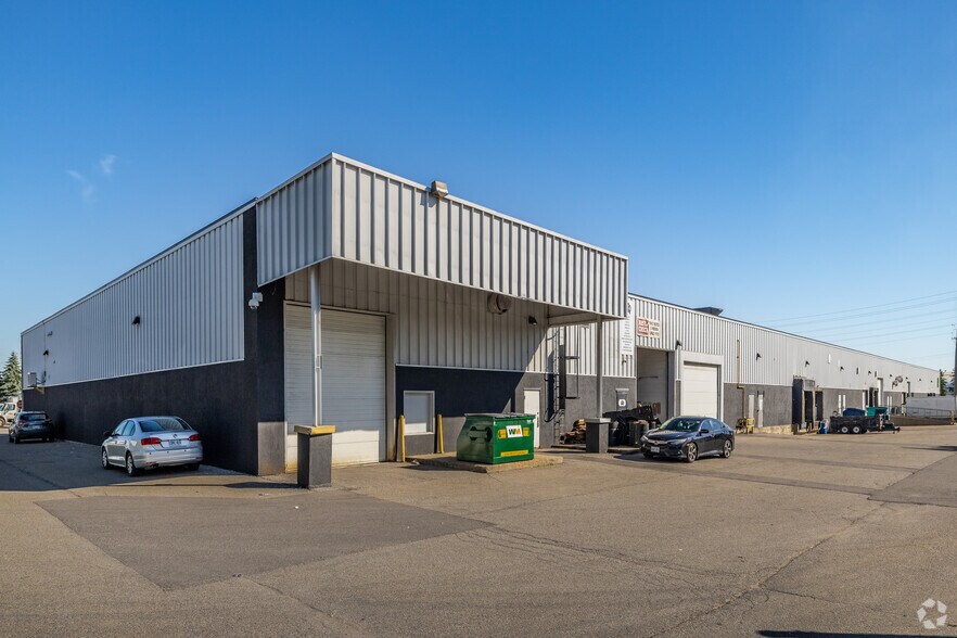 More Photos Of 3250-3270 Hawthorne Rd, Ottawa Warehouse For Lease