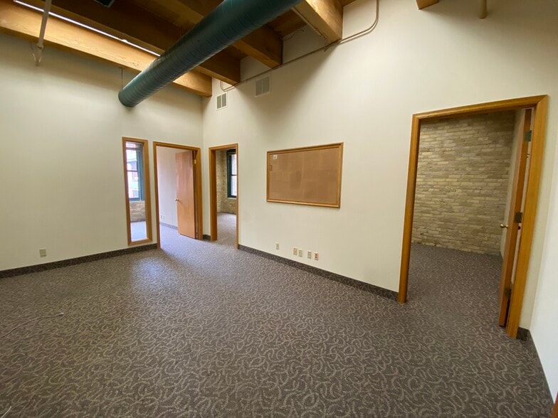 More Photos Of 413 Wacouta St, Saint Paul Office Residential For Lease