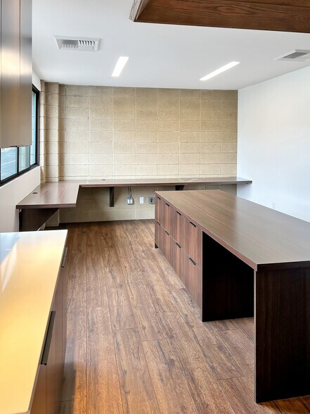 More Photos Of 318 E Glenoaks Blvd, Glendale Office For Lease