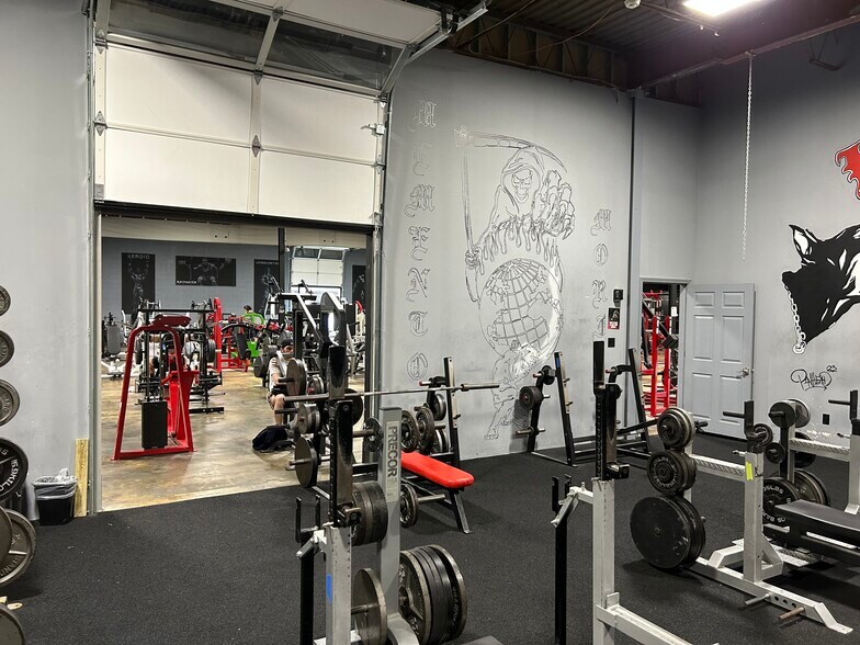 More Photos Of 251-253 Chesterfield Industrial Blvd, Chesterfield Warehouse For Sale