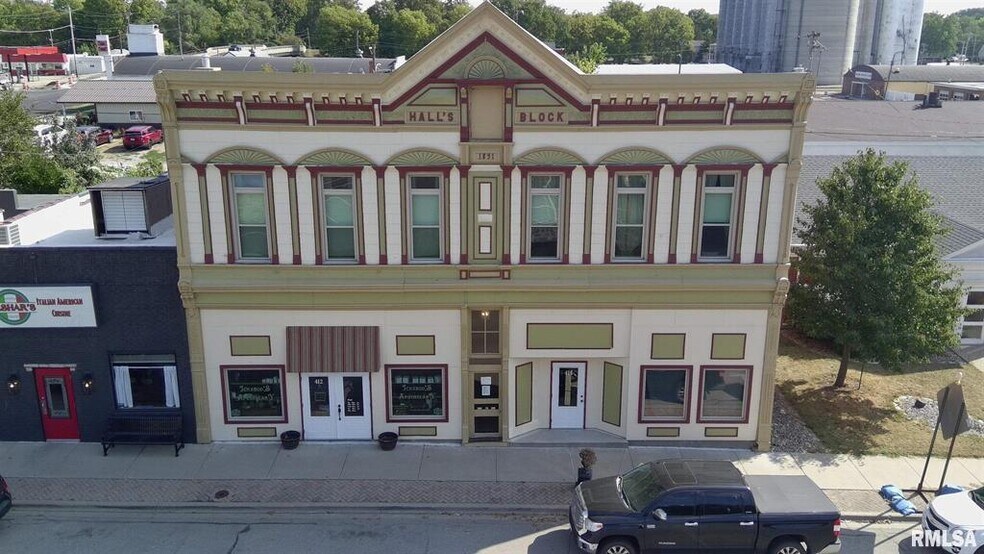 Primary Photo Of 412-414 Locust St, Delavan General Retail For Sale