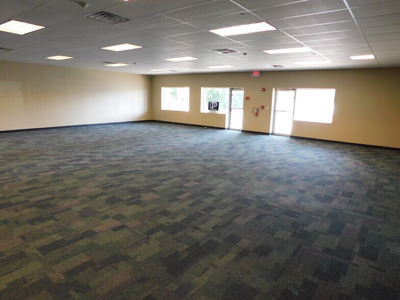 More Photos Of 875 Union St, Shelbyville Storefront Retail Office For Lease