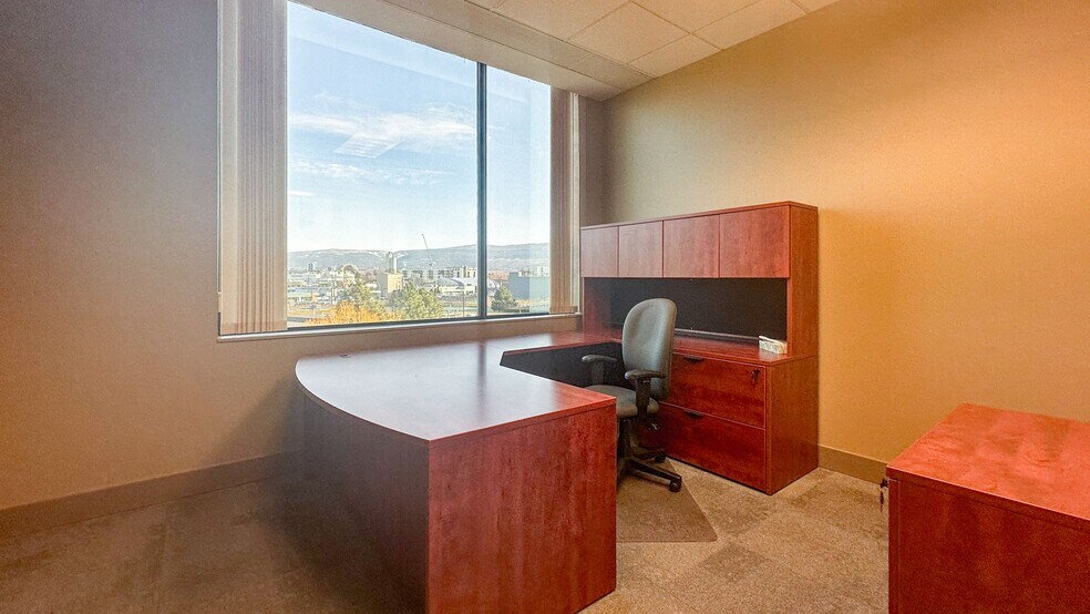 More Photos Of 1060 Manhattan Dr, Kelowna Office For Lease