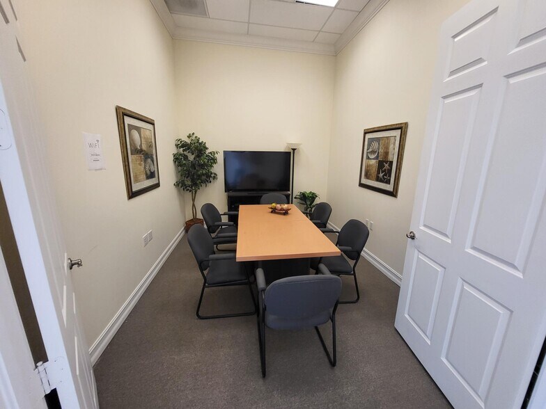 More Photos Of 2355 Vanderbilt Beach Rd, Naples General Retail For Lease